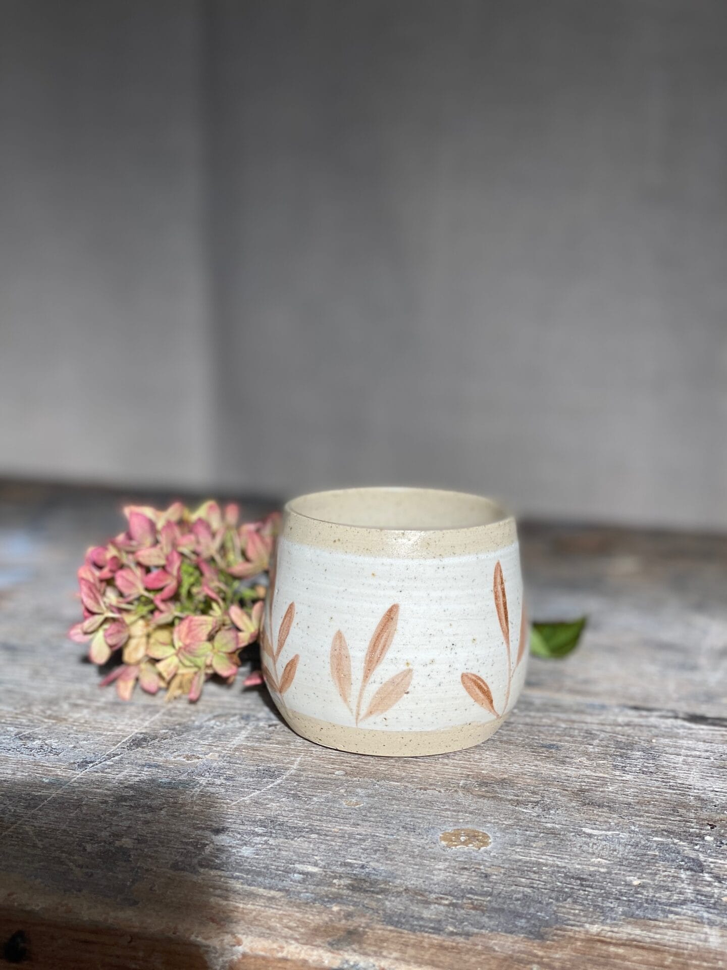 Keramický kalíšek, Hnědé lístky malované - Obrázek 4