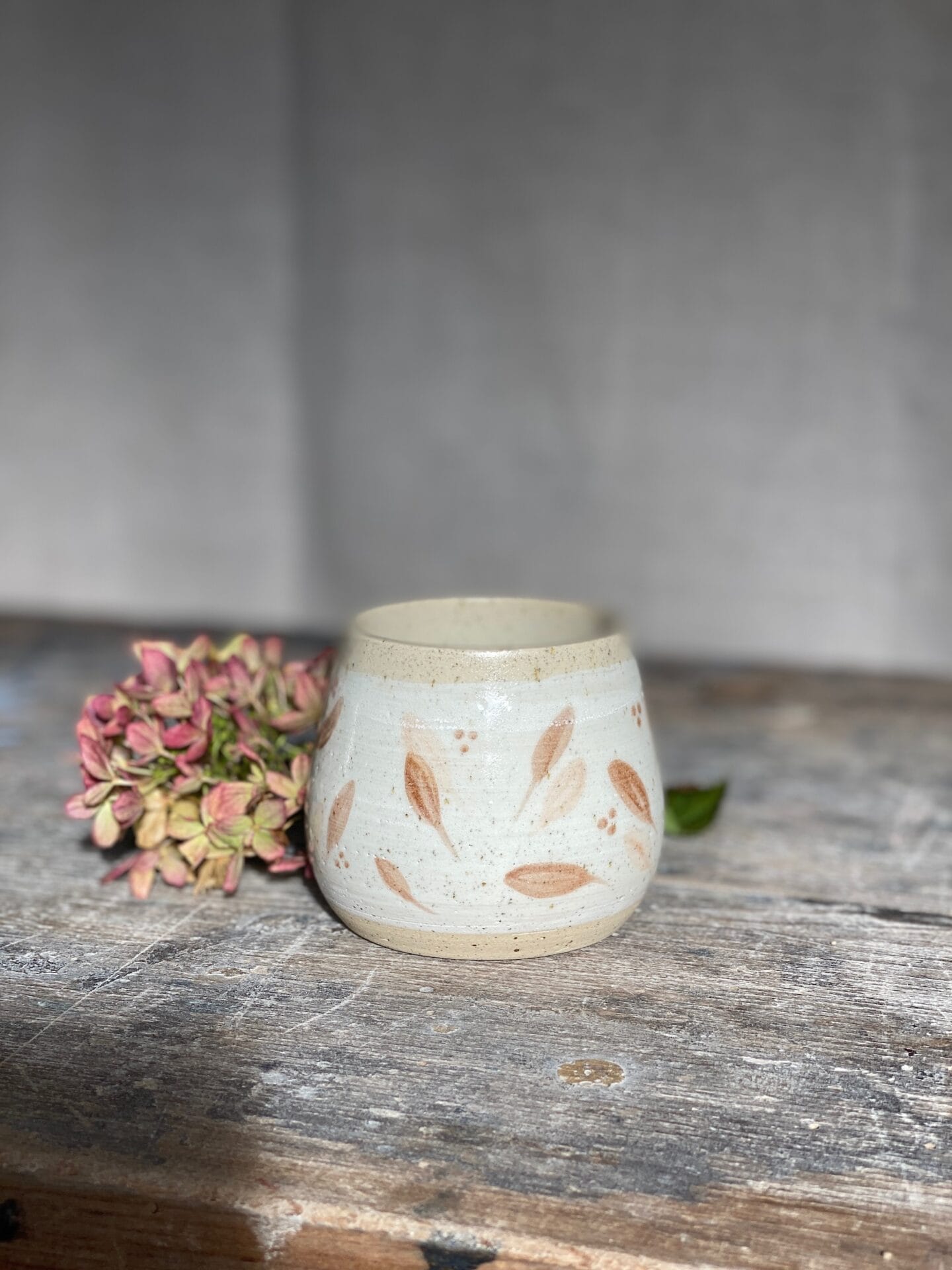 Keramický kalíšek, Hnědé lístky malované - Obrázek 7